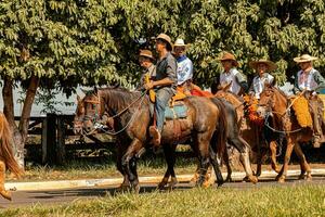 apore, goias, Brasilien - - 05 07 2023 zu Pferd Reiten Veranstaltung öffnen zu das Öffentlichkeit foto