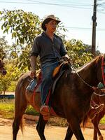 apore, goias, Brasilien - - 05 07 2023 zu Pferd Reiten Veranstaltung öffnen zu das Öffentlichkeit foto