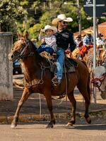 apore, goias, Brasilien - - 05 07 2023 zu Pferd Reiten Veranstaltung öffnen zu das Öffentlichkeit foto