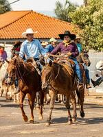 apore, goias, Brasilien - - 05 07 2023 zu Pferd Reiten Veranstaltung öffnen zu das Öffentlichkeit foto