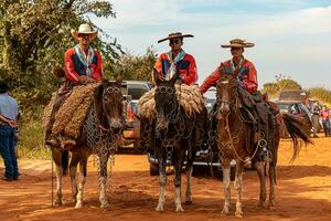 apore, goias, Brasilien - - 05 07 2023 zu Pferd Reiten Veranstaltung öffnen zu das Öffentlichkeit foto