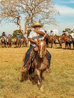 apore, goias, Brasilien - - 05 07 2023 zu Pferd Reiten Veranstaltung öffnen zu das Öffentlichkeit foto