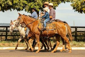 apore, goias, Brasilien - - 05 07 2023 zu Pferd Reiten Veranstaltung öffnen zu das Öffentlichkeit foto