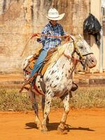 apore, goias, Brasilien - - 05 07 2023 zu Pferd Reiten Veranstaltung öffnen zu das Öffentlichkeit foto