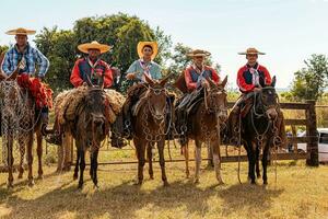 apore, goias, Brasilien - - 05 07 2023 zu Pferd Reiten Veranstaltung öffnen zu das Öffentlichkeit foto
