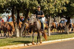 apore, goias, Brasilien - - 05 07 2023 zu Pferd Reiten Veranstaltung öffnen zu das Öffentlichkeit foto