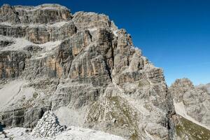 Panorama- Aussicht von berühmt Dolomiten Berg Spitzen, Brenta. Trentino, Italien foto