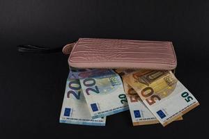 Damengeldbörse auf Euro-Banknoten foto