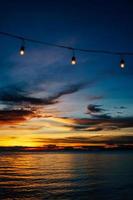 meer und abendhimmel in pattaya beach thailand foto