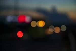 Nacht Stadt Straße der Verkehr abstrakt verschwommen Bokeh Beleuchtung Hintergrund foto