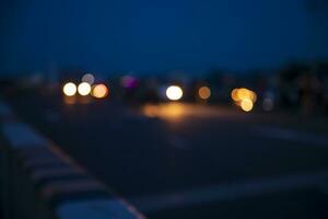 Nacht Stadt Straße der Verkehr abstrakt verschwommen Bokeh Beleuchtung Hintergrund foto