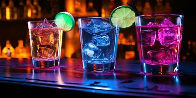 ai generiert. ai generativ. Neon- glühend Cocktail Glas Becher Bar Kneipe im Synthwave Cyberpunk Retrowave Stil. Nacht Leben Party Alkohol trinken Stimmung. Grafik Kunst foto