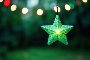 Weihnachten Star Beleuchtung auf verschwommen Grün Hintergrund. LED Zeichenfolge Licht Dekoration. ai generiert foto
