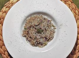 Reis der italienischen Küche mit Steinpilzen