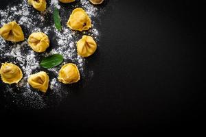 traditionelle italienische Tortellini-Pasta foto