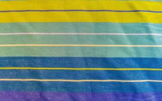 bunt Blau lila Grün gestreift Tabelle Stoff Textur im Mexiko. foto