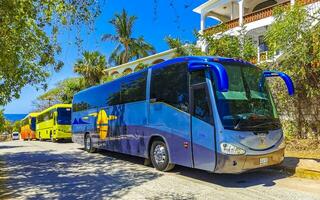 puerto escondido Oaxaca Mexiko 2023 verschiedene bunt Busse Tour Bus Transport im puerto escondido Mexiko. foto