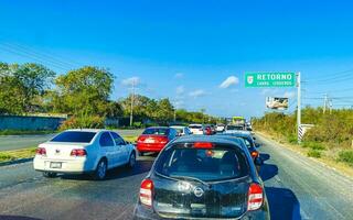 playa del carmen Quintana roo Mexiko 2023 beschäftigt Straße Straße Autos der Verkehr Marmelade playa del carmen Mexiko. foto