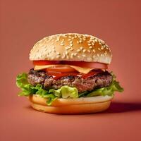 groß lecker Hamburger mit Fleisch Käse und Grüner Salat auf rot Hintergrund foto