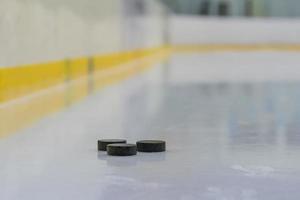 Hockeypuck auf dem Eis