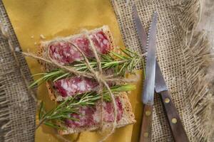 Brot und Salami foto