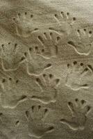 Handabdrücke im das Sand foto