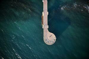 Seebrücke von Yachthafen di Massa Italien foto