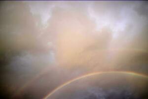 das Regenbogen nach das Sturm foto