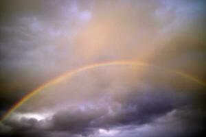 das Regenbogen nach das Sturm foto