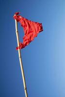 Damen Badeanzug zu trocken im das Wind wie ein Flagge foto