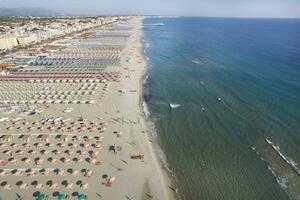 das ausgestattet Strand von Strandbad di camaiore gesehen von über foto