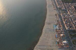 Antenne Aussicht von das Stadt von viareggio Italien foto