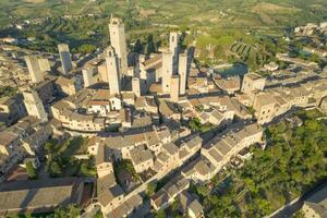 Antenne Aussicht von das Stadt, Dorf von san Gimignano Toskana Italien foto