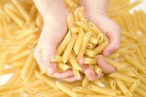 drei Glas Gläser gefüllt mit Pasta foto