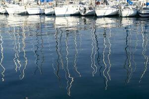 das Boote sind alle Weiß foto