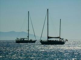 zwei Boote im Wasser foto