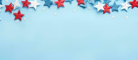 amerikanisch Unabhängigkeit Tag Dekorationen auf ein Pastell- Blau Hintergrund. ist genommen von ein von oben nach unten foto