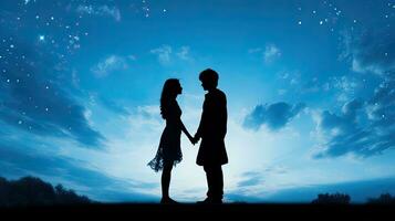 ein Paar s Silhouette von ein jung Paar halten Hände gegen ein Blau Himmel Hintergrund foto