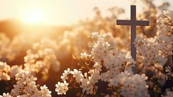 Frühling Blüten Wald Sonnenuntergang und Christian Kreuz foto