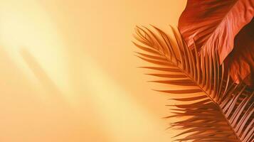 warm Orange und Beige Sommer- Farbe Hintergrund mit tropisch Palme Schatten zwei Trend Pastell- Papier und exotisch Pflanze Schatten Layout minimal eben legen mit Blatt Silhouette Overlay foto