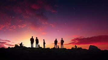 ein vielfältig Gruppe bewundern das Abend Himmel draußen foto