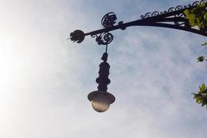 Detail der traditionellen Straßenlaterne in der Gracia Street, Barcelona, Spanien. foto