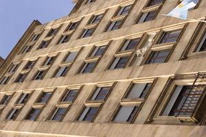 Gebäude und Fenster im Zentrum von Barcelona foto