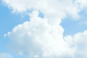 Blau Himmel mit Wolke mit Hintergrund Tageslicht, natürlich Himmel Komposition, Element von Design ,wolkig Blau Himmel abstrakt Hintergrund foto