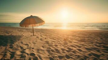 ein schön tropisch sandig Strand mit Abend golden Stunde Sonnenuntergang, und Regenschirm, Kopieren Raum Kulissen. Sommer- Strand. ai generiert foto