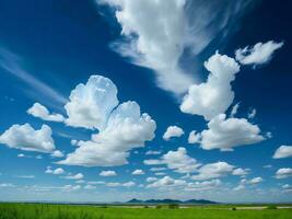 ein groß Feld mit ein Blau Himmel und Wolken ai generiert foto