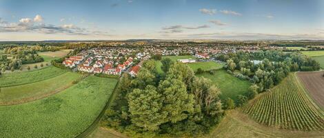 Drohne Panorama von das klein Stadt, Dorf Dieburg in der Nähe von Darmstadt im Süd- Hessen im Sommer- foto