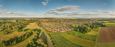 Drohne Panorama von das klein Stadt, Dorf Dieburg in der Nähe von Darmstadt im Süd- Hessen im Sommer- foto