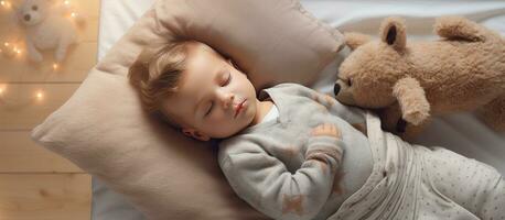 oben Aussicht von süß Kleinkind Schlafen auf Seite im Bett drinnen foto