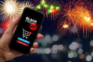 schwarz Freitag Hintergrund, Hände sind Einkaufen mit Smartphones während schwarz Freitag Verkauf foto
